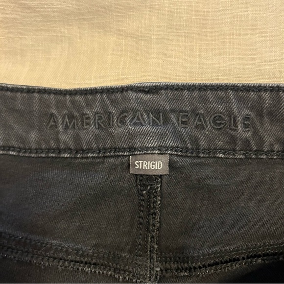 American Eagle Women's Mom Jeans Black with heavy distressing and holes size 8 - Picture 8 of 10